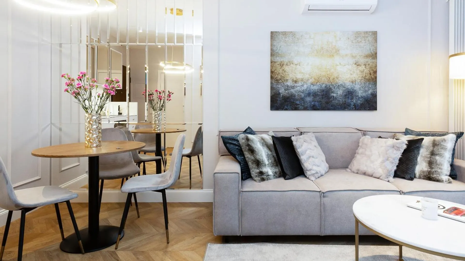 Apartahotel Mennica Residence Deluxe City Centre Apartments By Renters Prestige Varsovia Polonia